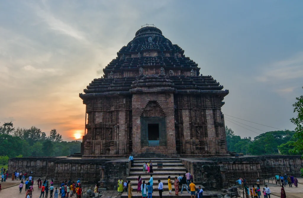 Sun-Setting-at-Konark-Sun-Temple-scaled